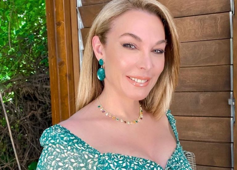 Τατιάνα Στεφανίδου : Εντυπωσιακές βουτιές στα καταγάλανα νερά του Ιονίου