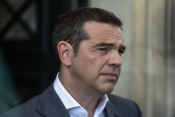 «Του χρόνου στην Τήνο με την Ελένη Λουκά» – Χαμός στο Twitter με την ανάρτηση Τσίπρα για την Παναγία
