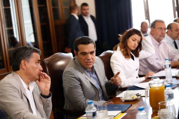 Εμφύλιος στο ΣΥΡΙΖΑ: Ο «αρχηγός» Τσίπρας, η «Μαύρη Βίβλος», οι διαγραφές και το ΠΑΣΟΚ του 6%