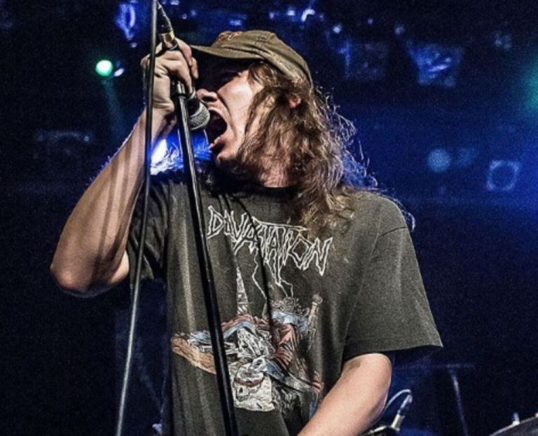 Πέθανε τραγουδιστής διάσημου ροκ συγκροτήματος