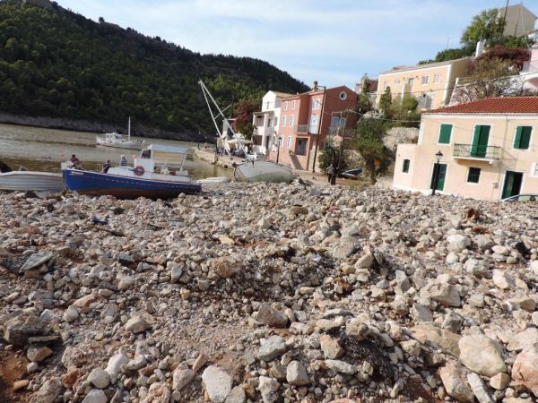 Ιανός: Μάχη στις λάσπες χωρίς ρεύμα και νερό – Ανυπολόγιστες καταστροφές και αγωνία για την επόμενη ημέρα