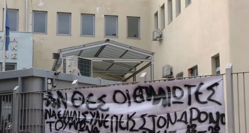 Μαθητές στο MEGA: Κάνουμε κατάληψη για περισσότερες μάσκες και μικρότερα τμήματα