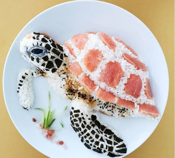 Μητέρα δημιουργεί εικόνες ζώων χρησιμοποιώντας το φαγητό της