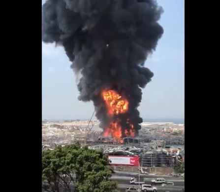 Βηρυτός : Μεγάλη φωτιά στο λιμάνι ένα μήνα μετά τη φονική έκρηξη