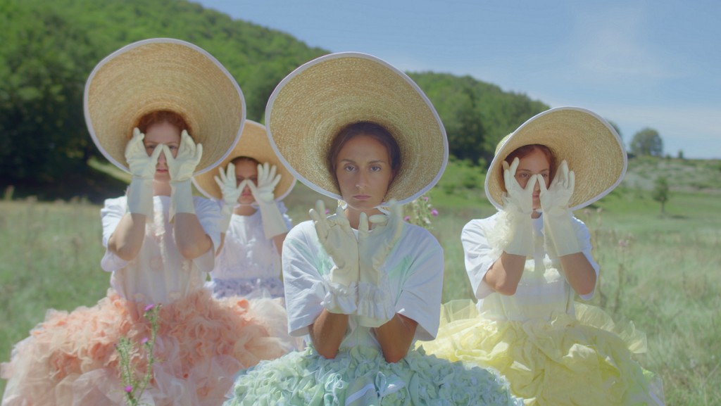 Ακούστε την διασκευή του «Χαμογέλα» του Μανώλη Φάμελλου που έχει γίνει viral