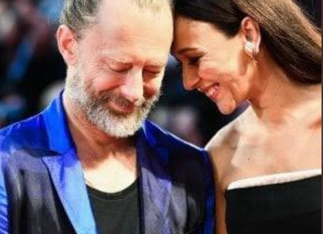 Τομ Γιορκ: Γάμος εν μέσω πανδημίας για τον τραγουδιστή των Radiohead