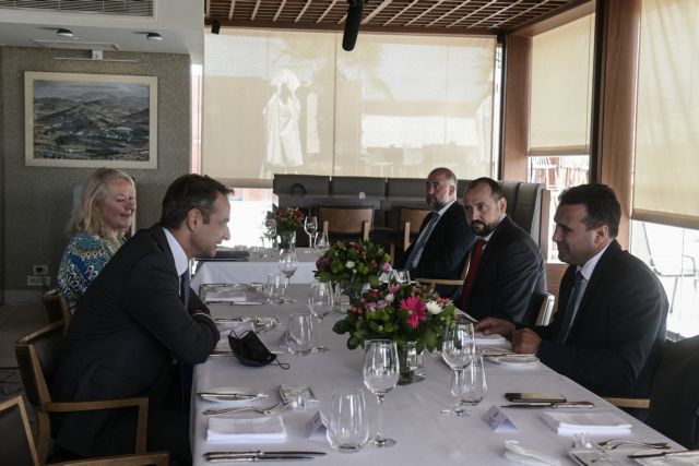 ΣΥΡΙΖΑ: Κούφιες οι απειλές Μητσοτάκη για βέτο στη Βόρεια Μακεδονία