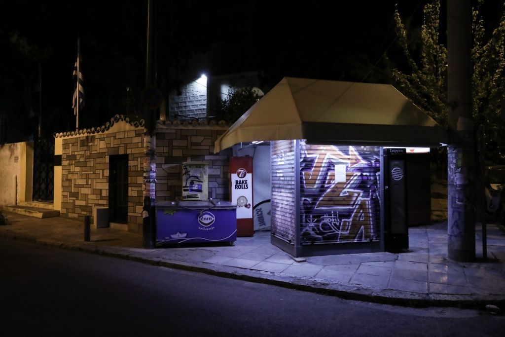 Κοροναϊός : Το σχέδιο της κυβέρνησης για να μπει «φρένο» στη διασπορά - «Λουκέτο» σε περίπτερα, κάβες και μίνι μάρκετ