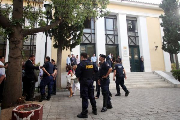 Αστυνομικός μήνυσε αξιωματικό για «ρατσιστική συμπεριφορά»