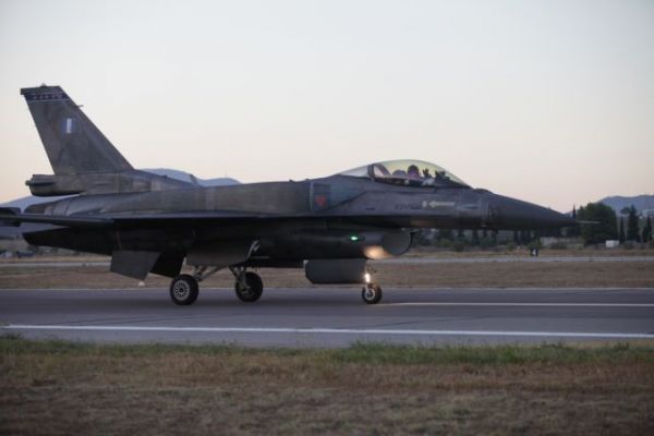 Ο ουρανός γέμισε με F-16