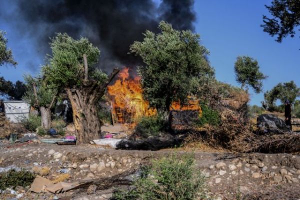 Νέα φωτιά στη Μόρια – Ολοκληρωτική καταστροφή του ΚΥΤ