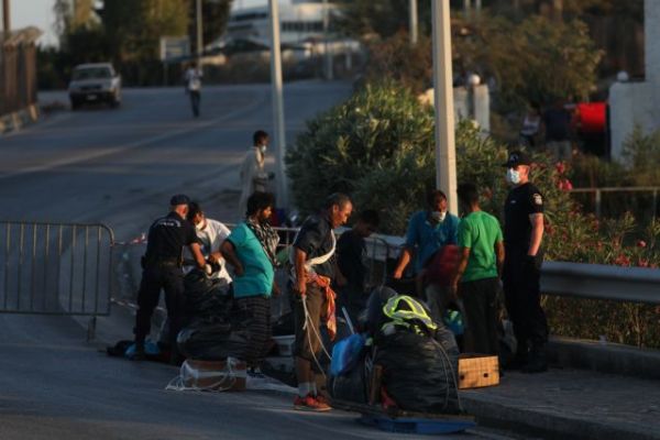 Η Γερμανία παίρνει 1.553 πρόσφυγες από τα νησιά μετά τη συνομιλία Μητσοτάκη – Μέρκελ