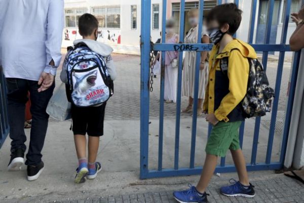 Ένοχος ο «νταής» πατέρας που χτύπησε τον καθηγητή για τη μάσκα