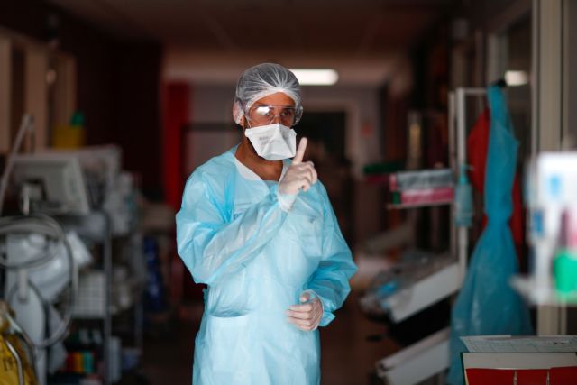 «Θα αποτρέψουμε μια μεγάλη καταστροφή» – Συγκλονιστική ανάρτηση γιατρού για τις μάσκες