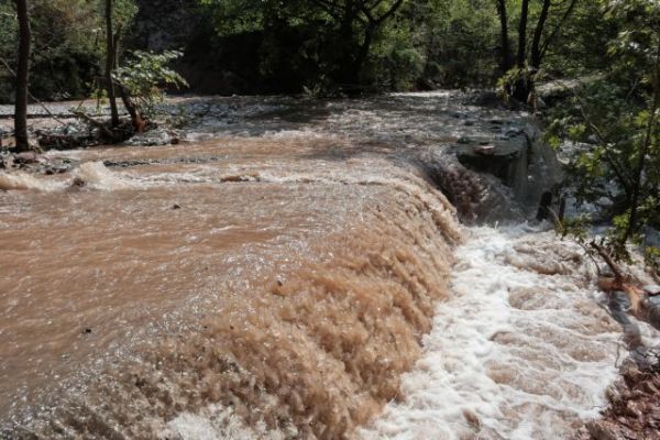 Το MEGA στην Καρδίτσα: Καρέ – καρέ η συγκλονιστική διάσωση οκτώ κατοίκων της Οξυάς