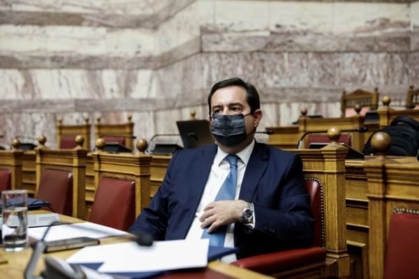 Αντίδραση Μηταράκη για Καμένα Βούρλα: Ακραία φαινόμενα εναντίον ασυνόδευτων παιδιών