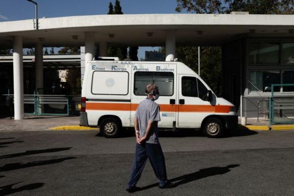 Κοροναϊός: Τι απαντά το ΑΧΕΠΑ για τις ανησυχητικές εικόνες συνωστισμού με κρούσματα