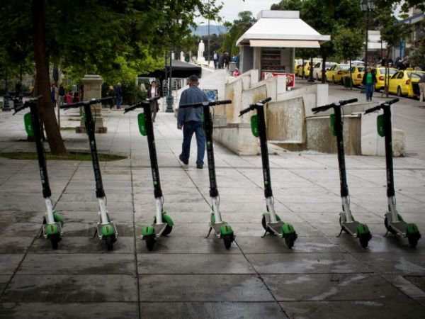«Να τιμωρηθούν βαριά»: Τι καταγγέλλει η μητέρα του 11χρονου μετά το δυστύχημα με πατίνι