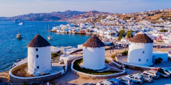 Μύκονος: Κλειστά παραμένουν δύο πασίγνωστα beach bars – Σε απόγνωση οι επιχειρηματίες του νησιού