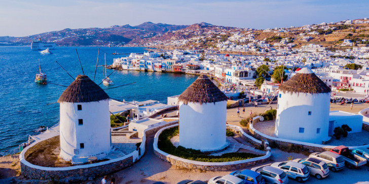 Μύκονος: Κλειστά παραμένουν δύο πασίγνωστα beach bars – Σε απόγνωση οι επιχειρηματίες του νησιού