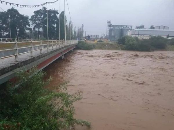 Μουζάκι : Βρέθηκε το αυτοκίνητο που παρασύρθηκε από χείμαρρο – Αγωνία για την 40χρονη