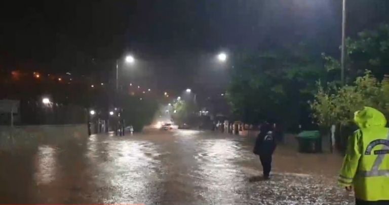 Ιανός: Δραματικές ώρες στην Καρδίτσα – Μία αγνοούμενη και επτά εγκλωβισμένοι – Εκκενώνεται οικισμός