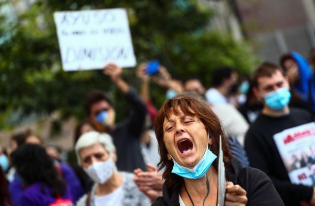 Κοροναϊός: Εκατοντάδες διαδηλωτές στους δρόμους της Μαδρίτης ενάντια στη μερική καραντίνα