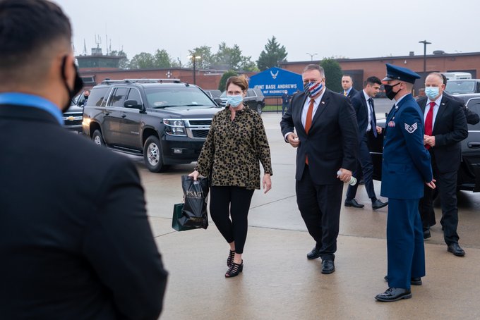 Ο Μάικ Πομπέο πετά για Θεσσαλονίκη και το μοιράζεται στο Twitter