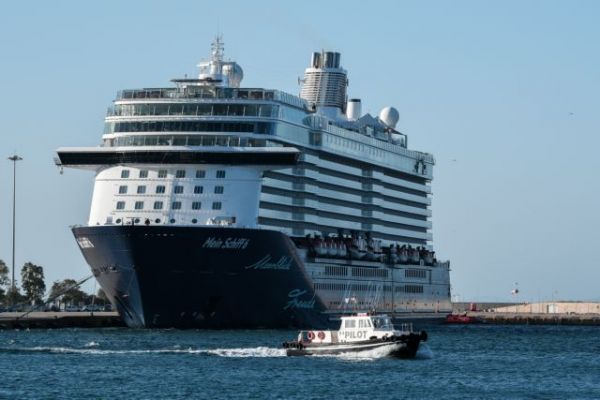 Κρουαζιερόπλοιο: Αναπάντητα ερωτήματα για τα ψευδώς «θετικά» κρούσματα – Τι ερευνούν οι Αρχές