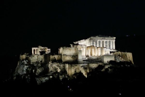 Μεγάλη στιγμή για την Ακρόπολη: Η τελετή για την παρουσίαση του νέου φωτισμού [Εικόνες και Βίντεο]