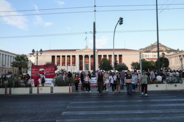 Σε εξέλιξη πανεκπαιδευτικό συλλαλητήριο – Μέτρα προστασίας ζητούν καθηγητές και δάσκαλοι