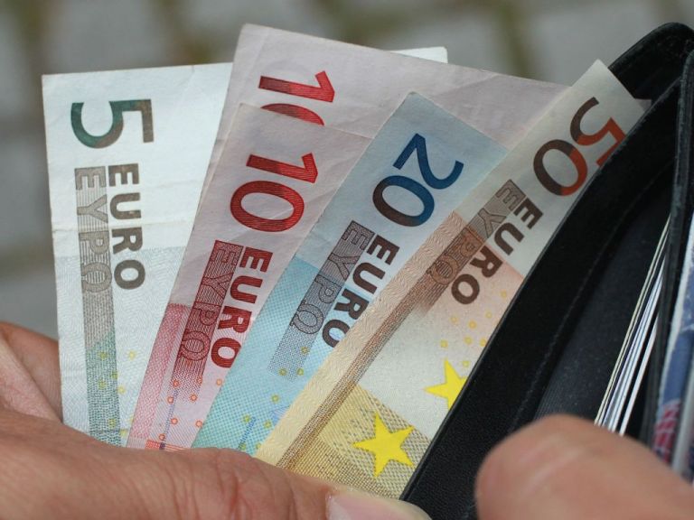 Καταργείται για το 2021 η εισφορά αλληλεγγύης για μισθωτούς, επαγγελματίες και αγρότες – Τα 12 σημαντικά μέτρα