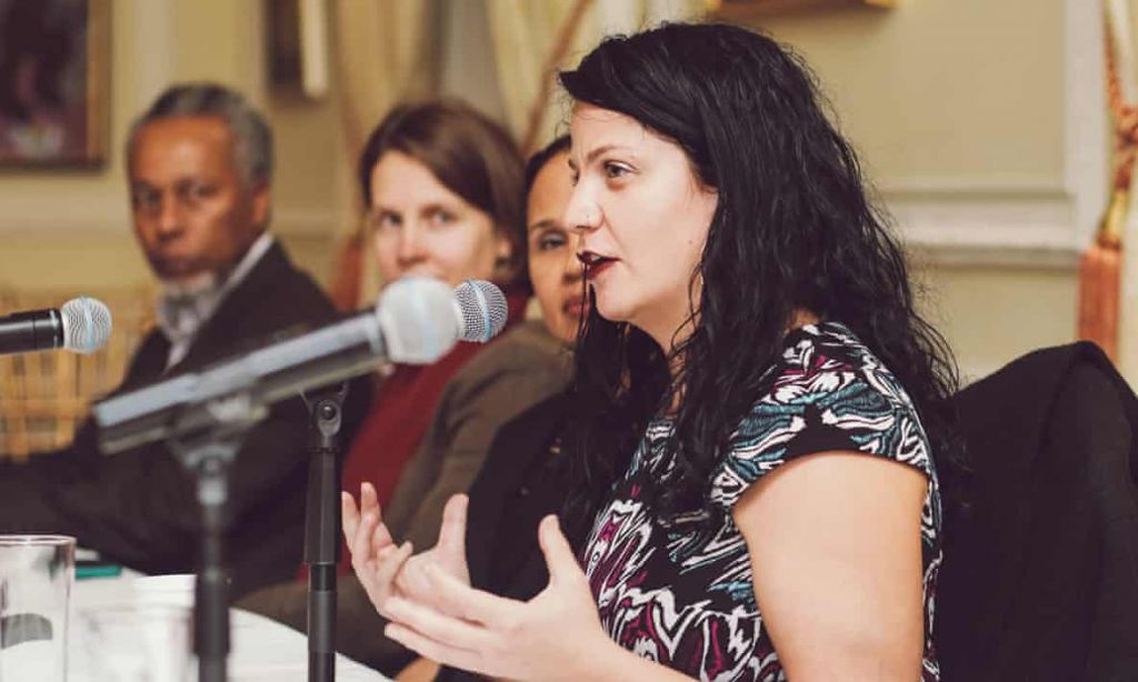 Σκάνδαλο στις ΗΠΑ : Λευκή ακαδημαϊκός και ακτιβίστρια υποδυόταν επί χρόνια την… μαύρη