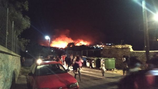 Μόρια: Στις φλόγες το ΚΥΤ – Χιλιάδες πρόσφυγες στο δρόμο