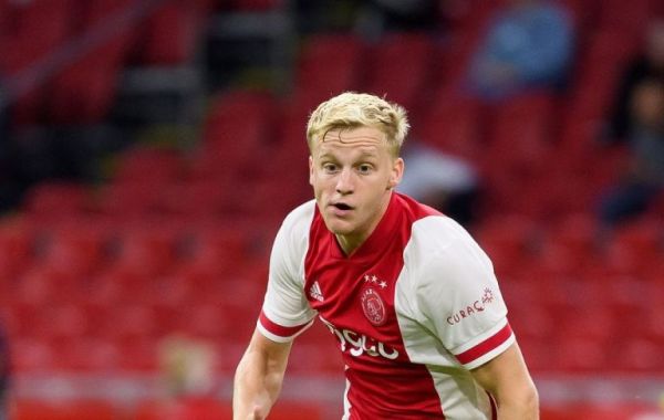 Μάντσεστερ Γιουνάιτεντ: Ο Φαν Ντε Μπεκ διάλεξε το 34 λόγω του Νούρι