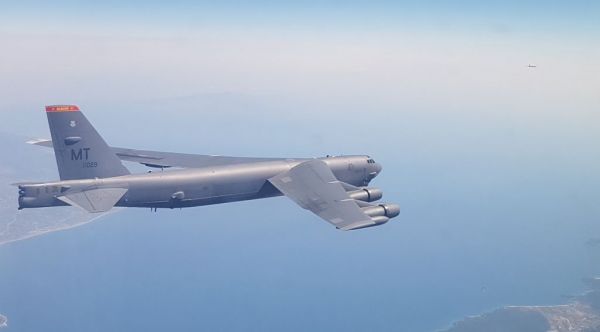 Ελληνικά F-16 συνόδεψαν ξανά αμερικανικά βομβαρδιστικά B-52