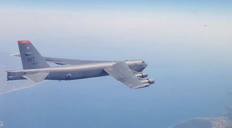 Ελληνικά F-16 συνόδεψαν ξανά αμερικανικά βομβαρδιστικά B-52