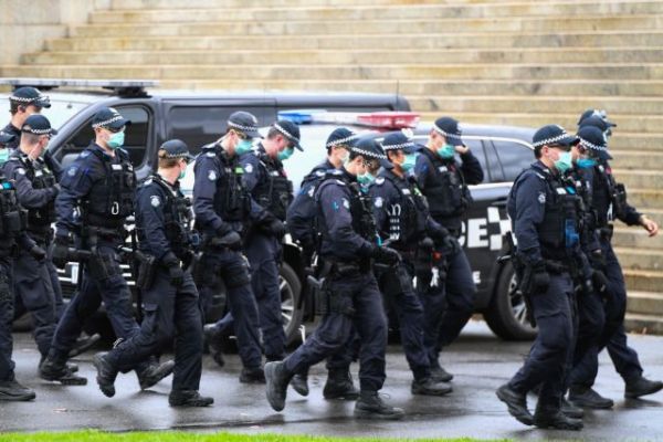 Συλλήψεις αρνητών του κοροναϊού στη Μελβούρνη