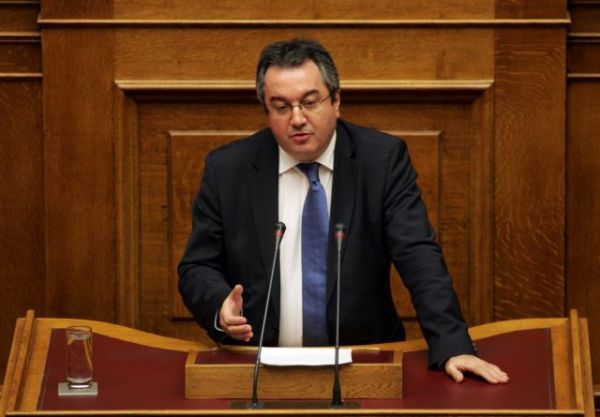 Νέο «καρφί» Μόσιαλου για την κίνηση Κουμουτσάκου να κοινωνήσει εν μέσω πανδημίας