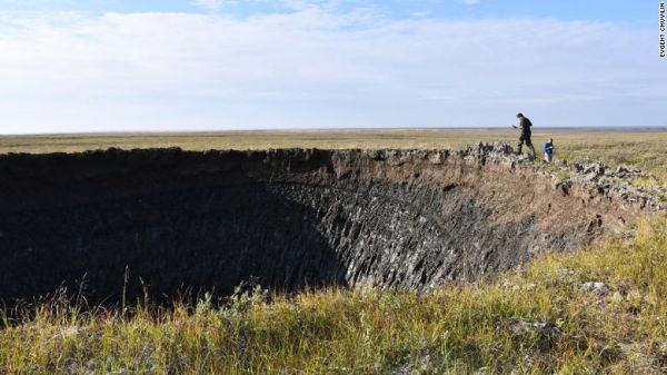 Τεράστιος μυστηριώδης κρατήρας εντοπίστηκε στη Σιβηρία – Σε τι θα μπορούσε να οφείλεται