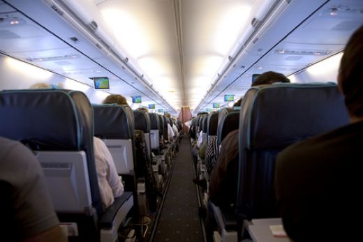 Χαμός σε αεροπλάνο: Καθηλώθηκε στο έδαφος επειδή επιβάτης δεν ήθελε να βάλει μάσκα