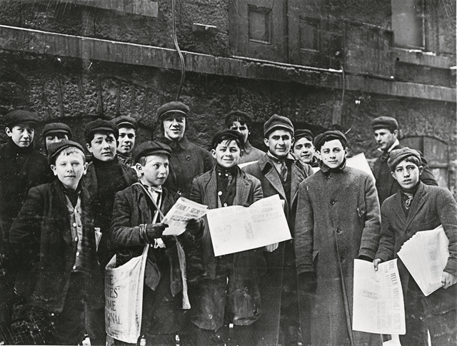 Πώς οι αλγόριθμοι «ελέγχουν» τι διαβάζουμε – Η ηλεκτρονική εποχή του Τύπου τα αλλάζει όλα