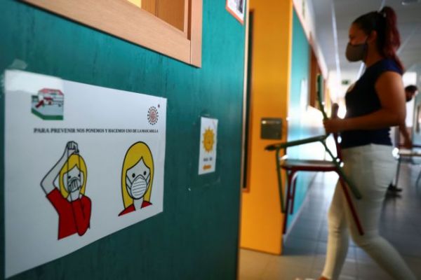 Άνοιγμα σχολείων : Πονοκέφαλος με τους «αρνητές της μάσκας» – Απειλούν εκπαιδευτικούς, ζητούν ξεχωριστές αίθουσες