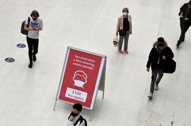 Κοροναϊός : «Κόκκινος» συναγερμός στη Βρετανία – Νέα μέτρα από Δευτέρα