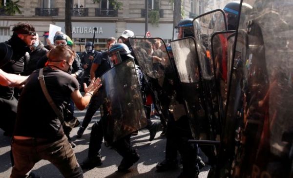 Γαλλία: Επέστρεψαν τα «Κίτρινα Γιλέκα» – Επεισόδια και 154 συλλήψεις στο Παρίσι