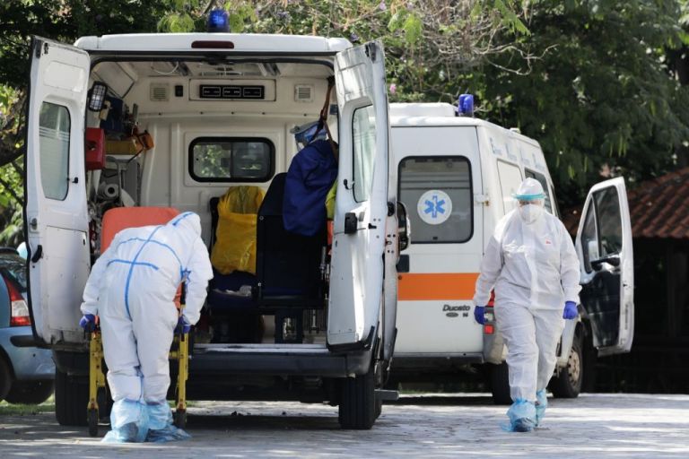 Κοροναϊός : Τι πρέπει να προσέχουν οι εργαζόμενοι στους οίκους ευγηρίας – Τα τρία βασικά «όπλα»