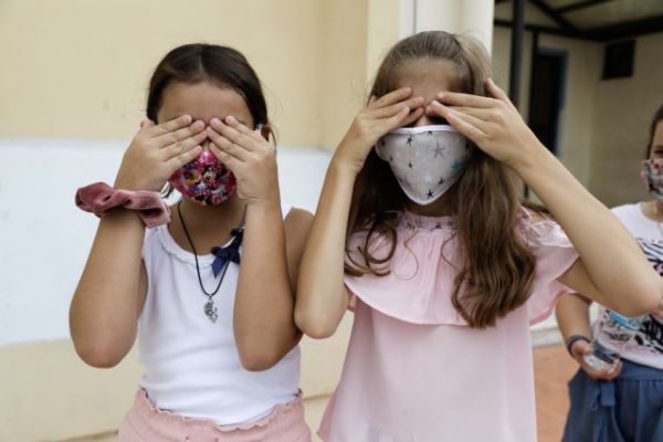 Έρευνα: Τα παιδιά έχουν 44% λιγότερες πιθανότητες από τους ενήλικες να κολλήσουν κοροναϊό