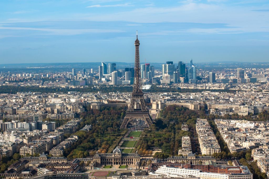 Παρίσι: Αεροπλάνο έσπασε το φράγμα του ήχου και «τάραξε» την πόλη