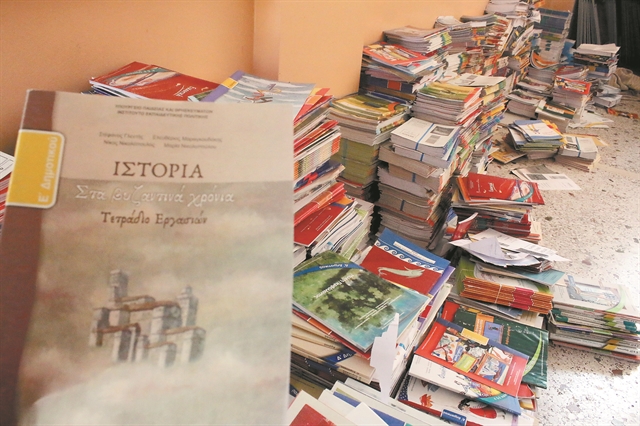 Ξαναγράφεται η Ιστορία στα σχολεία – Ξεκινά μάχη για τα νέα βιβλία