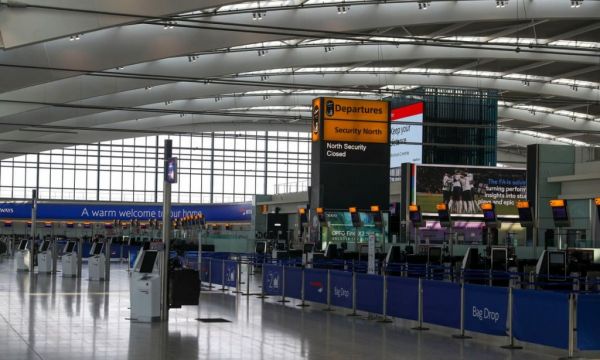 Κοροναϊός : Η Αγγλία διατηρεί στην «πράσινη» λίστα τις αφίξεις από την Ελλάδα